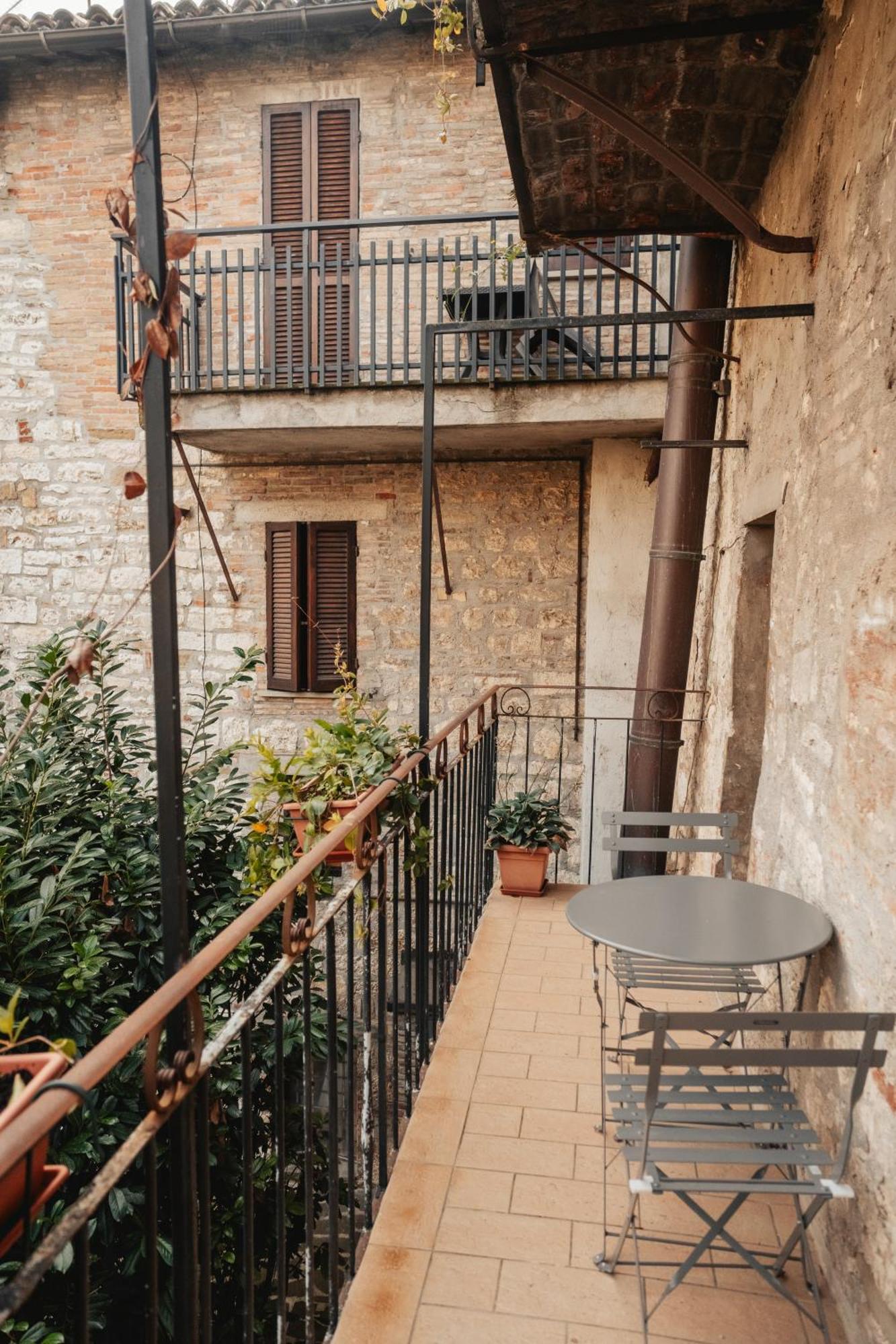 Locanda Del Duca Губио Екстериор снимка